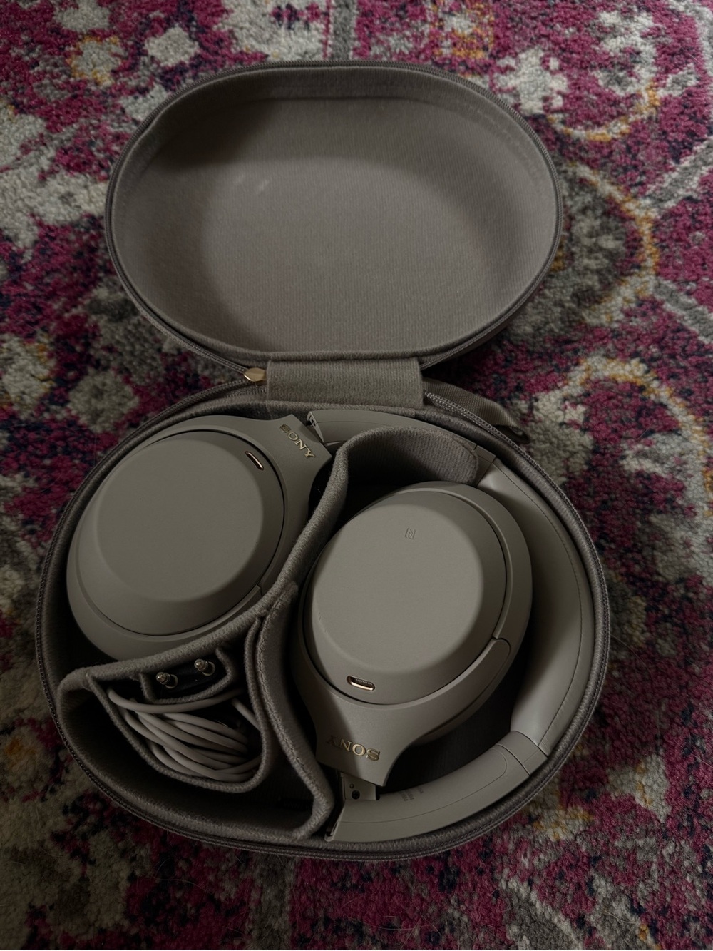 Sony WH-1000XM4 Wireless Noise Canceling Headphones – Silver 🤍